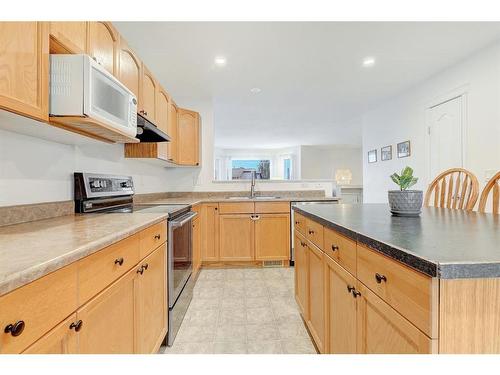 9514 91 Street, Grande Prairie, AB - Indoor Photo Showing Kitchen