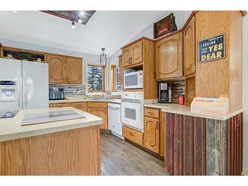 821050 Hwy 732, Rural Fairview No. 136, M.D. Of, AB - Indoor Photo Showing Kitchen