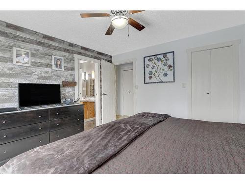 821050 Hwy 732, Rural Fairview No. 136, M.D. Of, AB - Indoor Photo Showing Bedroom