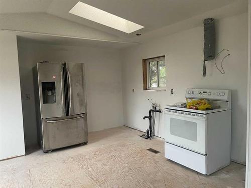 10421 103 Street, Fairview, AB - Indoor Photo Showing Kitchen