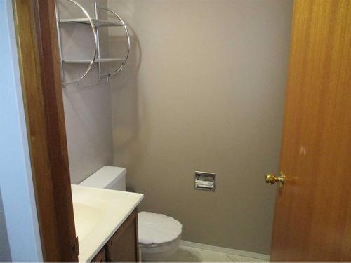 420 3Rd Street Ne, Manning, AB - Indoor Photo Showing Bathroom