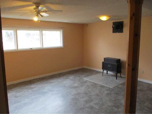 420 3Rd Street Ne, Manning, AB - Indoor Photo Showing Other Room