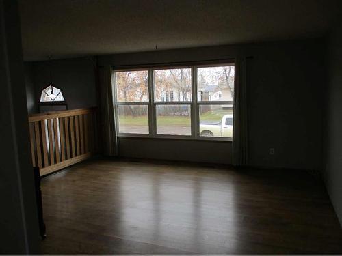 420 3Rd Street Ne, Manning, AB - Indoor Photo Showing Other Room