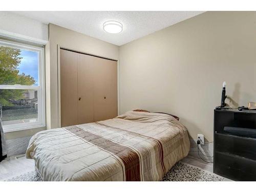 132-9501 72 Avenue, Grande Prairie, AB - Indoor Photo Showing Bedroom