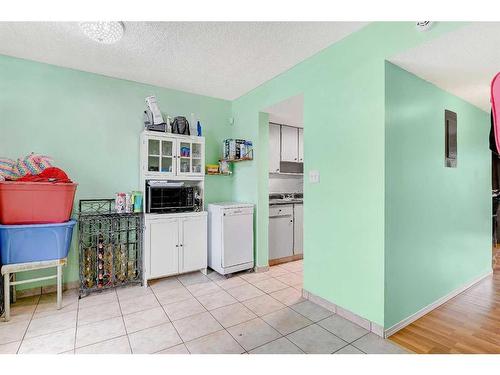 132-9501 72 Avenue, Grande Prairie, AB - Indoor Photo Showing Laundry Room