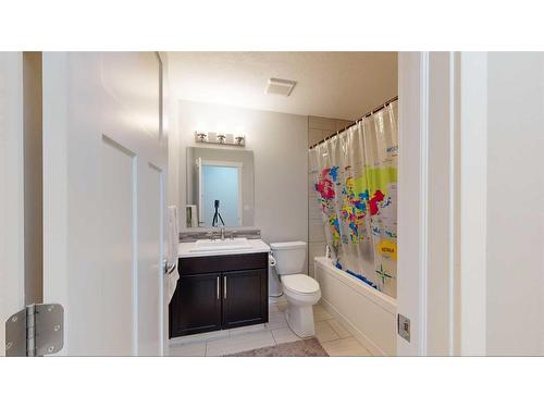 11329 62 Avenue, Grande Prairie, AB - Indoor Photo Showing Bathroom