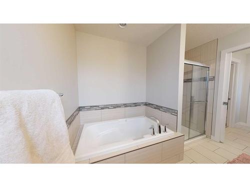 11329 62 Avenue, Grande Prairie, AB - Indoor Photo Showing Bathroom