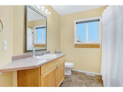 9212 94 Avenue, Grande Prairie, AB - Indoor Photo Showing Bathroom