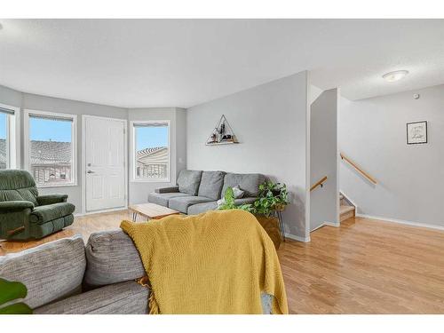 9212 94 Avenue, Grande Prairie, AB - Indoor Photo Showing Living Room