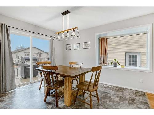 9212 94 Avenue, Grande Prairie, AB - Indoor Photo Showing Dining Room