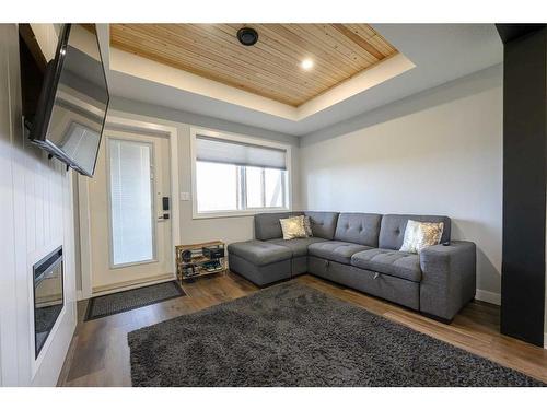 8518 71A Avenue, Grande Prairie, AB - Indoor Photo Showing Living Room