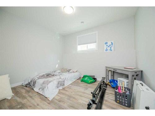 A/B-9067 80 Avenue, Grande Prairie, AB - Indoor Photo Showing Bedroom