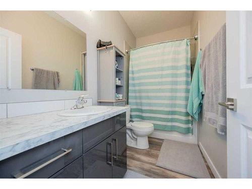 A/B-9067 80 Avenue, Grande Prairie, AB - Indoor Photo Showing Bathroom