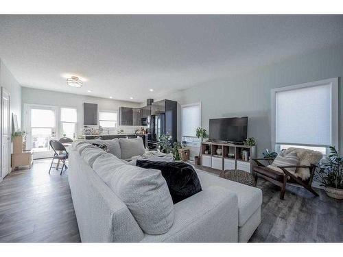 A/B-9067 80 Avenue, Grande Prairie, AB - Indoor Photo Showing Living Room