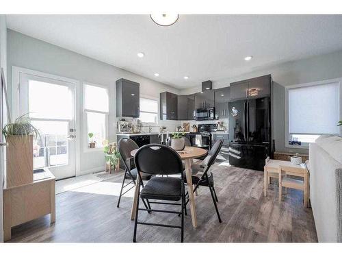 A/B-9067 80 Avenue, Grande Prairie, AB - Indoor Photo Showing Dining Room