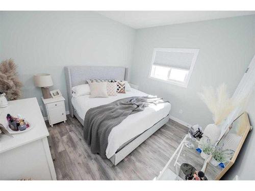 A/B-9067 80 Avenue, Grande Prairie, AB - Indoor Photo Showing Bedroom