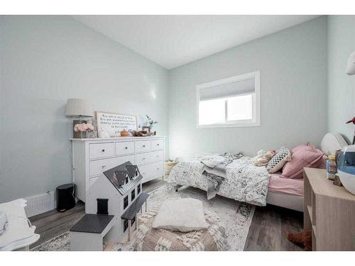 A/B-9067 80 Avenue, Grande Prairie, AB - Indoor Photo Showing Bedroom