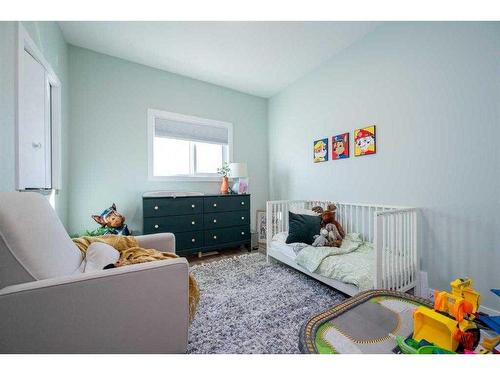 A/B-9067 80 Avenue, Grande Prairie, AB - Indoor Photo Showing Bedroom