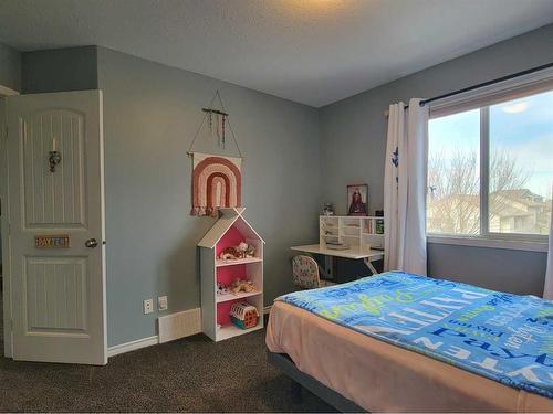 8542 69 Avenue, Grande Prairie, AB - Indoor Photo Showing Bedroom