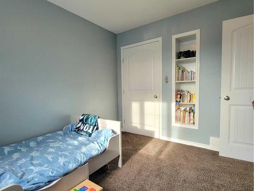 8542 69 Avenue, Grande Prairie, AB - Indoor Photo Showing Bedroom