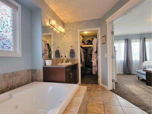 8542 69 Avenue, Grande Prairie, AB - Indoor Photo Showing Bathroom