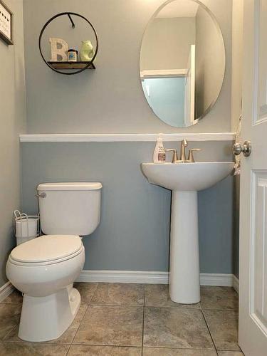 8542 69 Avenue, Grande Prairie, AB - Indoor Photo Showing Bathroom