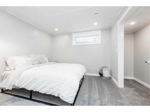 8709 65 Avenue, Grande Prairie, AB - Indoor Photo Showing Bedroom