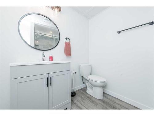 8709 65 Avenue, Grande Prairie, AB - Indoor Photo Showing Bathroom