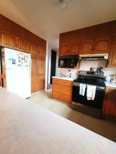 5832-59 Avenue, High Prairie, AB - Indoor Photo Showing Kitchen