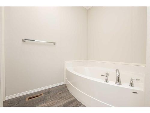 131-11850 84 Avenue, Grande Prairie, AB - Indoor Photo Showing Bathroom