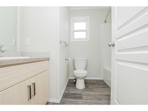 131-11850 84 Avenue, Grande Prairie, AB - Indoor Photo Showing Bathroom