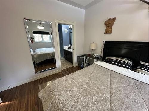 222 Range Road, Rural Northern Lights, County Of, AB - Indoor Photo Showing Bedroom