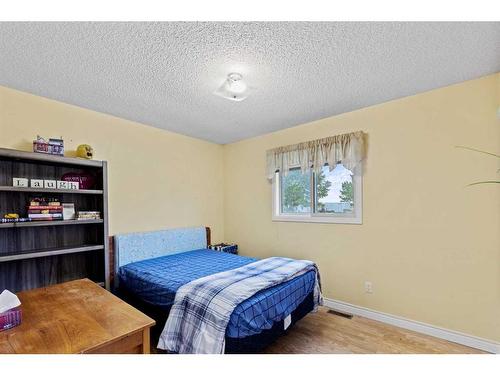 715060 Range Road 64,, Grande Prairie, AB - Indoor Photo Showing Bedroom