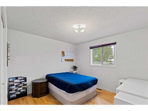 715060 Range Road 64, Grande Prairie, AB - Indoor Photo Showing Bedroom