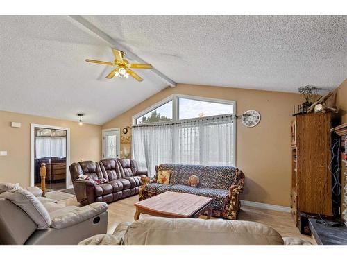 715060 Range Road 64, Grande Prairie, AB - Indoor Photo Showing Living Room