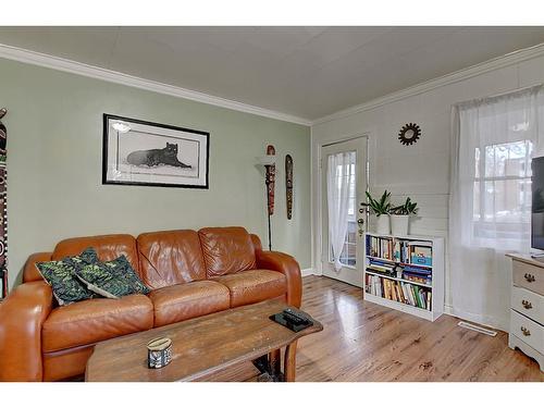 9808 108 Avenue, Grande Prairie, AB - Indoor Photo Showing Living Room