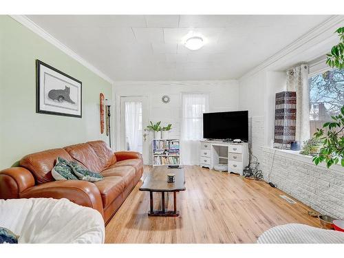 9808 108 Avenue, Grande Prairie, AB - Indoor Photo Showing Living Room