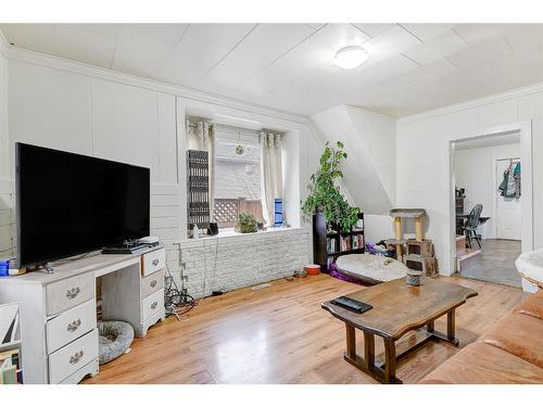 9808 108 Avenue, Grande Prairie, AB - Indoor Photo Showing Living Room