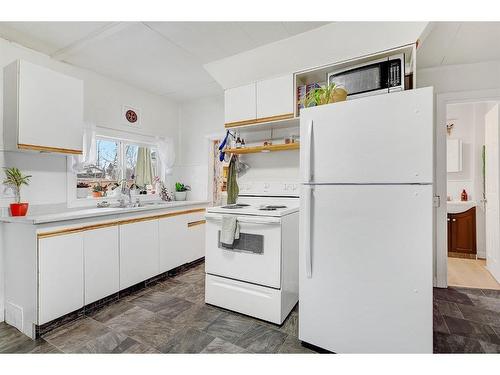 9808 108 Avenue, Grande Prairie, AB - Indoor Photo Showing Kitchen