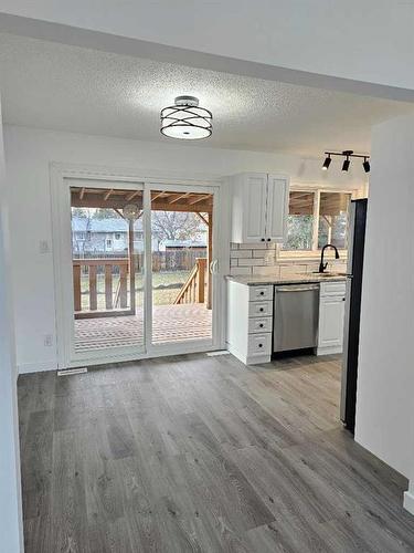 7610 Patterson Drive, Grande Prairie, AB - Indoor Photo Showing Kitchen