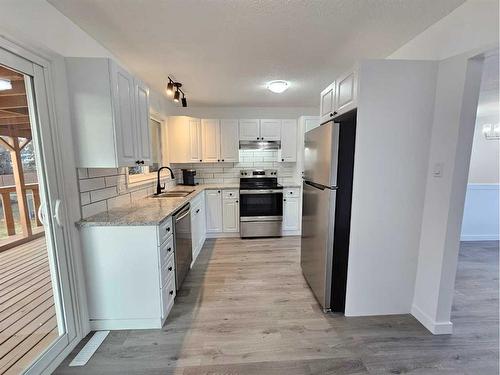 7610 Patterson Drive, Grande Prairie, AB - Indoor Photo Showing Kitchen