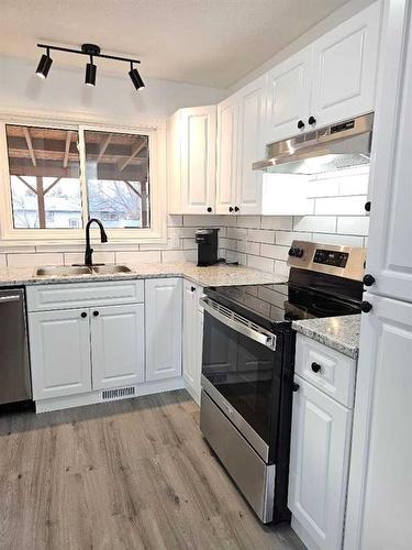 7610 Patterson Drive, Grande Prairie, AB - Indoor Photo Showing Kitchen