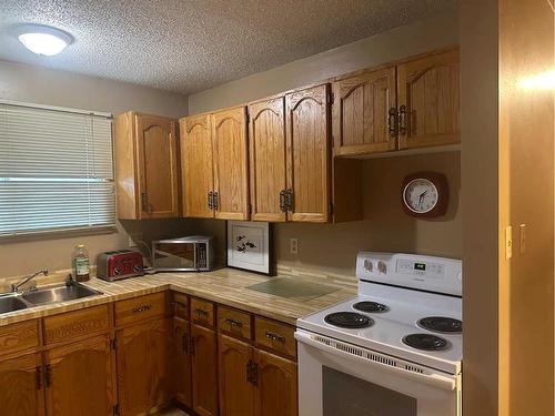 9411 125 Avenue, Grande Prairie, AB - Indoor Photo Showing Kitchen With Double Sink