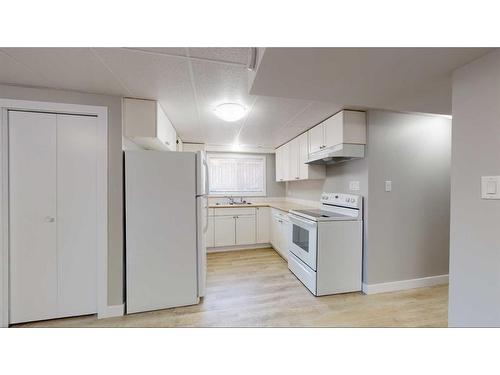 9411 125 Avenue, Grande Prairie, AB - Indoor Photo Showing Kitchen