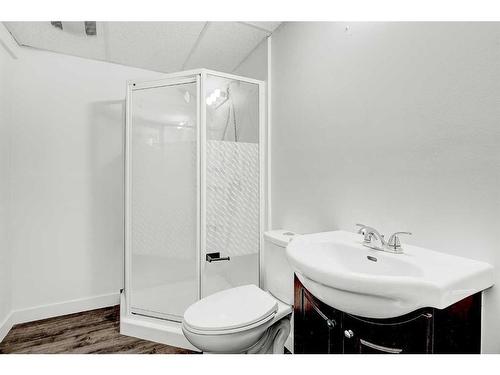 8883 108 Avenue, Grande Prairie, AB - Indoor Photo Showing Bathroom