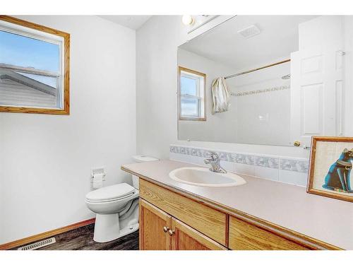 8883 108 Avenue, Grande Prairie, AB - Indoor Photo Showing Bathroom