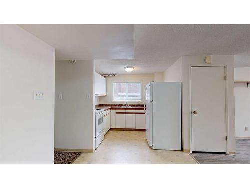 9413 125 Avenue, Grande Prairie, AB - Indoor Photo Showing Kitchen