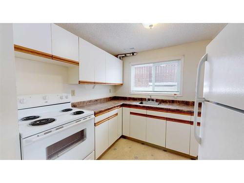 9413 125 Avenue, Grande Prairie, AB - Indoor Photo Showing Kitchen