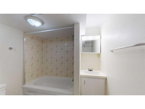 9413 125 Avenue, Grande Prairie, AB - Indoor Photo Showing Bathroom