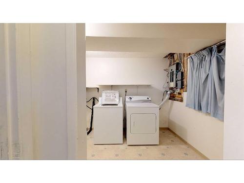 9413 125 Avenue, Grande Prairie, AB - Indoor Photo Showing Laundry Room